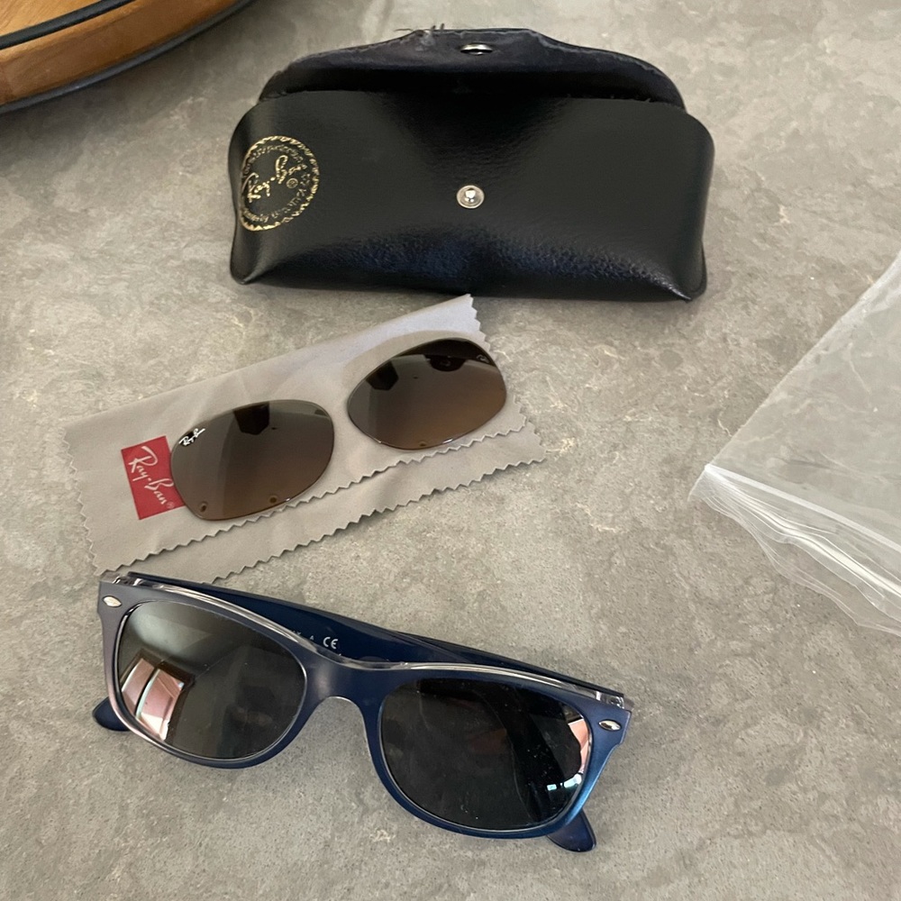 Ray ban wayfarer sunglasses in blue